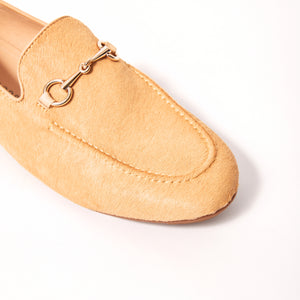 Close-up on toe view of Linden Loafer shoes in Champagne, showcasing the intricate details of the craftsmanship and the neutral Champagne color.