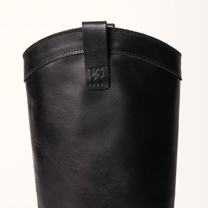 Single pull up detail of Birch Boot in Black