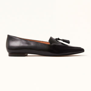 Single side view of The Poplar Pointed Flat in Black Leather with Tassels, highlighting its elegant silhouette and leather lining, accented with chic tassels.