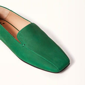 A single green square ballet flat displayed in a 3/4 view for analysis.