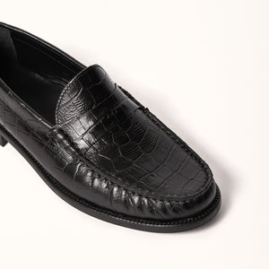 Close-up on toe view of Penny Loafer in Black Croc, emphasizing the fine details of the embossed crocodile pattern and the quality Spanish antik leather.