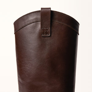 Single pull up detail of Birch Boot in Brown leather